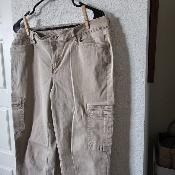 Eddie Bauer Slim Straight 6-Pocket Khaki Pant - Picture 5 of 5